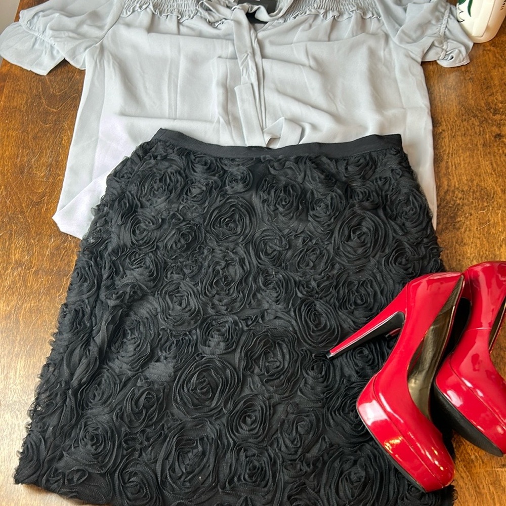 Elegant Black Floral Skirt‎ - Picture 10 of 15